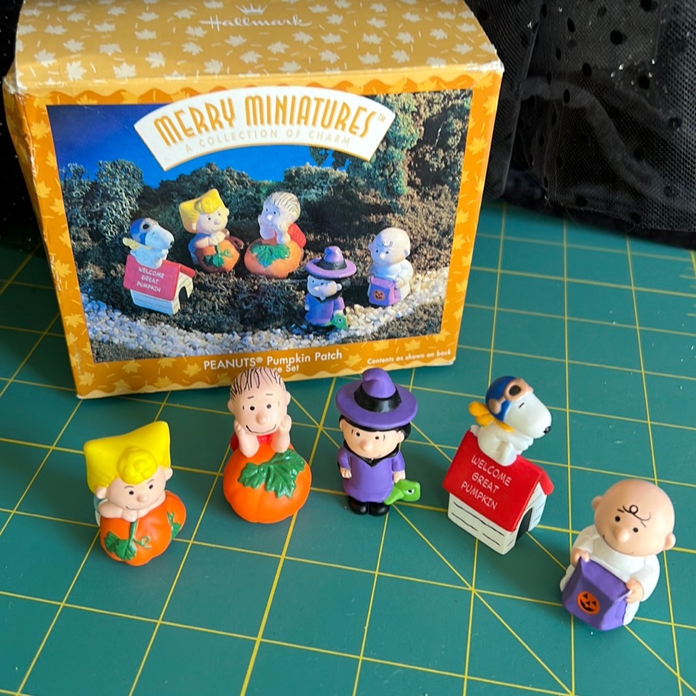 Merry Miniatures Peanuts Pumpkin Patch Halloween